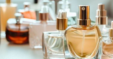 Stire din Social : Atenție ce cumpărați! Parfumuri de lux cu substanțe periculoase pentru sănătate vândute și în România