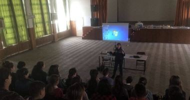 Polițiștii din Constanța, prezenți printre elevi