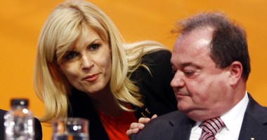Stire din Politică-Administrație : Blaga o amenință pe Elena Udrea cu excluderea din PDL