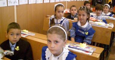 Stire din Cultură-Educație : Noile abecedare nu mai ajung în școli. Elevii de clasa I rămân cu vechile manuale