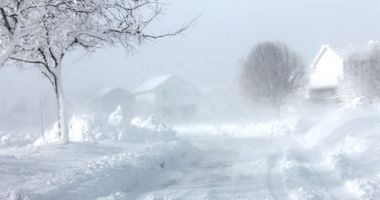 Stire din Actualitate : SUNT AȘTEPTATE VISCOLE ȘI NOI CĂDERI MASIVE DE ZĂPADĂ!