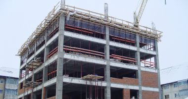 Stire din Eveniment : Țeapă de zeci de mii de euro cu apartamente plătite în avans. Constructorul, plasat sub control judiciar