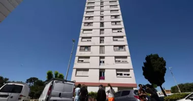 Stire din Actualitate : Tragedie șocantă. O mamă și trei copii au murit după ce au căzut de la etajul 13 al unui bloc