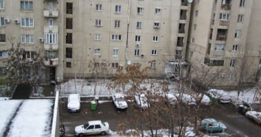 Stire din Eveniment : Un copil de trei ani și părinții acestuia, răniți într-o explozie în cartierul Vitan