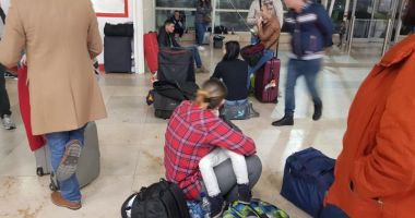 Zeci de români, blocați pe aeroportul din Lisabona