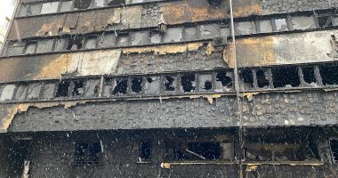GALERIE FOTO. Imaginile dezastrului, la lumina zilei. Familii din blocul care a ars, rămase fără adăpost - 2