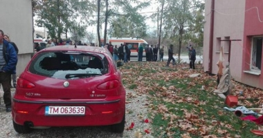 GALERIE FOTO / Explozie puternică într-un bloc. Zeci de persoane, evacuate - 3