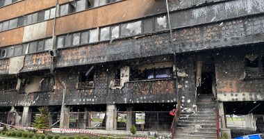 GALERIE FOTO. Imaginile dezastrului, la lumina zilei. Familii din blocul care a ars, rămase fără adăpost - 7