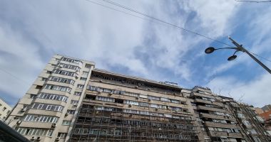 Stire din Eveniment : Un bărbat a murit după ce a căzut de pe bloc