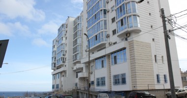 Stire din Economie : Sezonul estival îi arde pe constănțeni la buzunare. Chiriile, simțitor mai mari