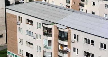 Stire din Eveniment : UPDATE - Un COPIL a amenințat că se ARUNCĂ de pe un BLOC din Constanța!