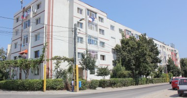 Stire din Economie : Cea mai mare bancă din România scoate casele restanțierilor la vânzare cu sutele