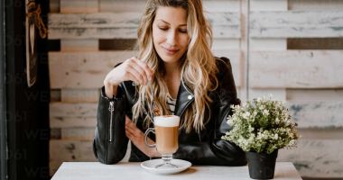 Blonda la cafea