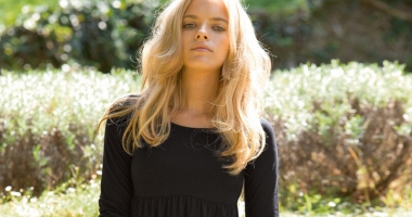 Blonda în doliu
