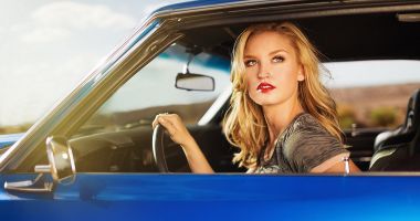 Blonda, mare mecanic auto