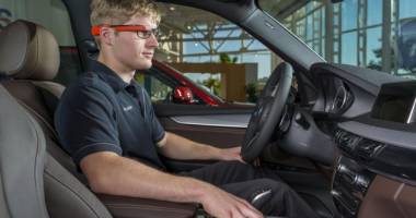 Stire din Tehnologie : Ochelarii Google Glass, folosiți de inginerii BMW pentru a găsi problemele mașinilor