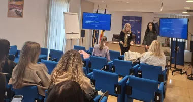 Stire din Economie : Cum să nu fii victima fraudelor online - educație financiară la BNR Constanța