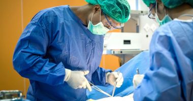 Stire din Actualitate : Sute de pacienți au fost diagnosticați cu o boală incurabilă de un doctor. Acesta a obținut milioane de dolari