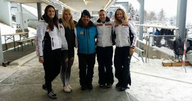 Stire din Sport : Bob: Elevele profesorului Paul Neagu au luat startul la prima competiție de bob 4 feminin / VIDEO