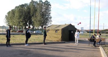 GALERIE FOTO. „Bobocii”, primiţi de colegii lor, la Colegiul Militar „A.I. Cuza” din Constanţa - 3