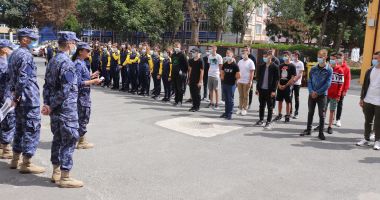 GALERIE FOTO. „Bobocii”, primiţi de colegii lor, la Colegiul Militar „A.I. Cuza” din Constanţa - 4