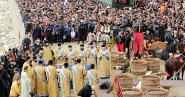 Record de credincioși la Bobotează - peste 15.000 de persoane - 4
