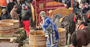 Record de credincioși la Bobotează - peste 15.000 de persoane - 6