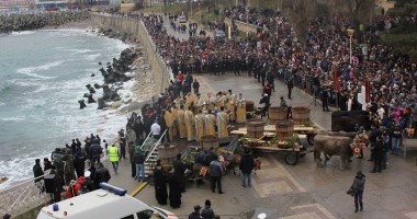 Vezi imagini de la slujba de Bobotează oficiată astăzi la Constanța - 11