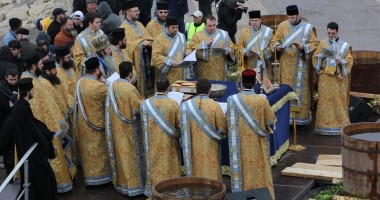 Vezi imagini de la slujba de Bobotează oficiată astăzi la Constanța - 13