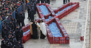 Vezi imagini de la slujba de Bobotează oficiată astăzi la Constanța - 16