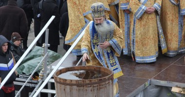 Vezi imagini de la slujba de Bobotează oficiată astăzi la Constanța - 18