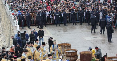 Vezi imagini de la slujba de Bobotează oficiată astăzi la Constanța - 20