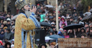 Vezi imagini de la slujba de Bobotează oficiată astăzi la Constanța - 21