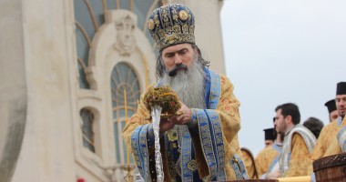 Vezi imagini de la slujba de Bobotează oficiată astăzi la Constanța - 22
