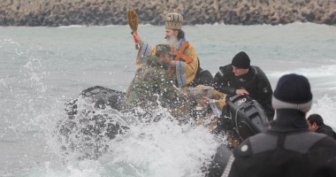 Vezi imagini de la slujba de Bobotează oficiată astăzi la Constanța - 23