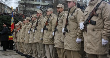 Vezi imagini de la slujba de Bobotează oficiată astăzi la Constanța - 9