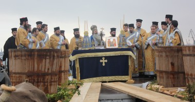Vezi imagini de la slujba de Bobotează oficiată astăzi la Constanța - 2