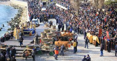 Peste 10.000 de constănțeni  au fost părtași la Botezul Apelor - 4