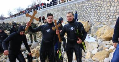 Peste 10.000 de constănțeni  au fost părtași la Botezul Apelor - 6