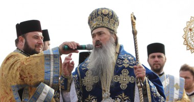 Record de credincioși la Bobotează - peste 15.000 de persoane - 7