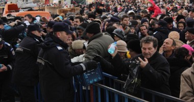 Record de credincioși la Bobotează - peste 15.000 de persoane - 10