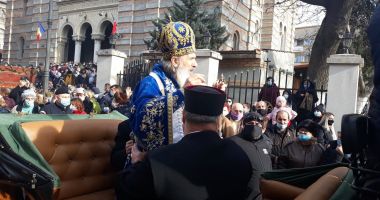 GALERIE FOTO / Mii de persoane, prezente la slujba de Bobotează, la Constanţa - 13