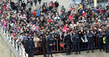 Stire din Eveniment : Jandarmii îi sfătuiesc pe credincioși să fie calmi și atenți cu gențile