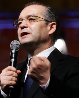 Stire din Politică-Administrație : "Ponta și Antonescu vor ajunge la muzeul de antichități, pentru că sunt iresponsabili"