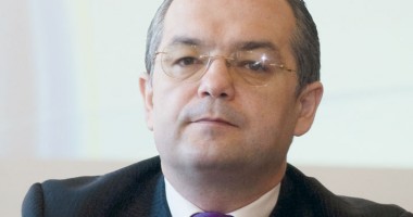 Stire din Politică-Administrație : Emil Boc exclude variantele suspendării sau demisiei președintelui Traian Băsescu
