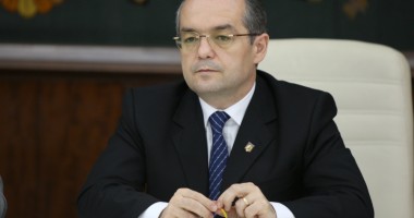Stire din Politică-Administrație : Emil Boc nu vrea să candideze la Președinție