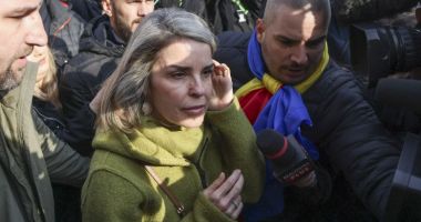 Stire din Eveniment : Bodyguardul Cristelei Georgescu, prins cu o armă de foc asupra lui. Bărbatul a fost săltat de poliție