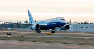 Avion Boeing, aterizare  de urgență  pe aeroportul  din Boston