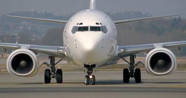 Stire din Actualitate : Avion de pasageri, aterizare de urgență. Unul din motoarele aparatului de zbor a cedat