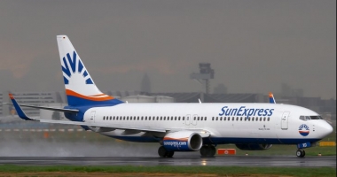 Stire din Eveniment : Aterizare de urgență pe aeroportul Otopeni. O femeie a făcut atac de cord